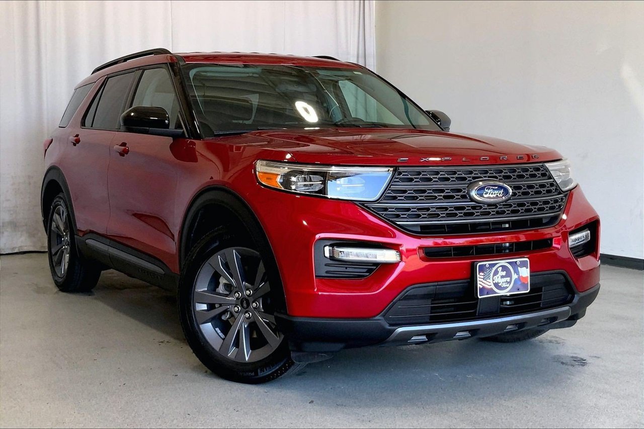 Used 2023 Ford Explorer XLT w/ Equipment Group 202A RWD image 34