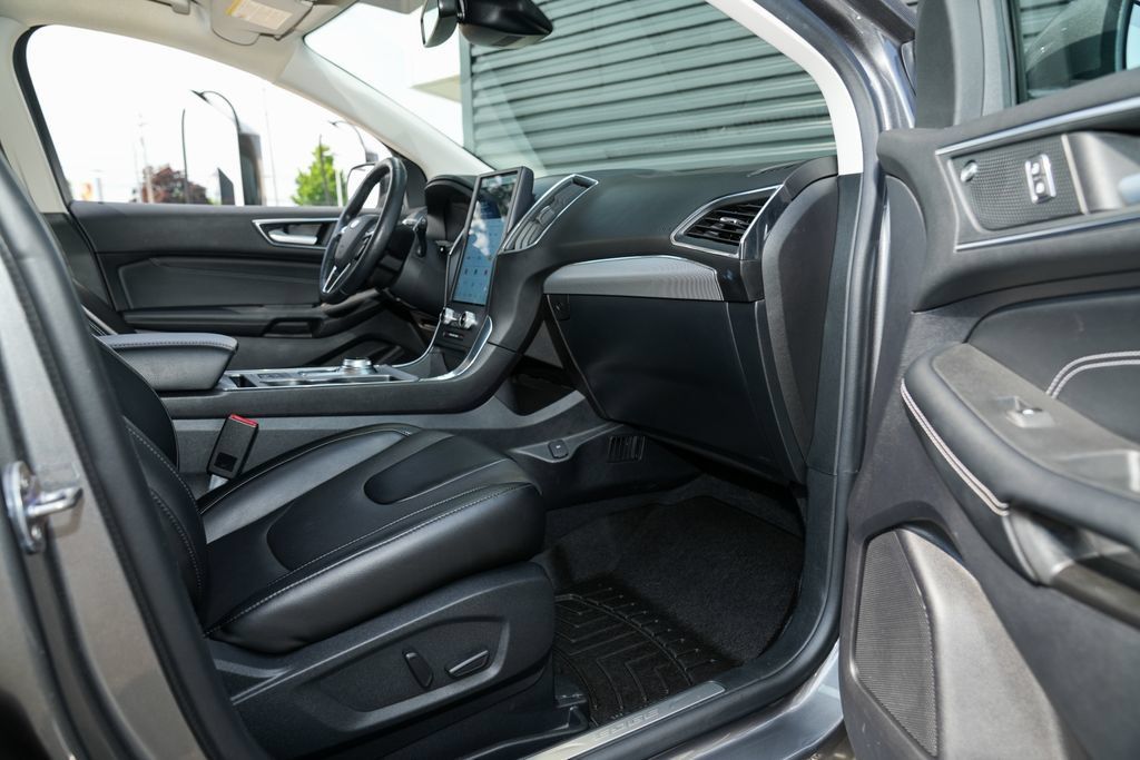 Used 2022 Ford Edge Titanium w/ Cargo Accessory Package AWD/4WD image 34