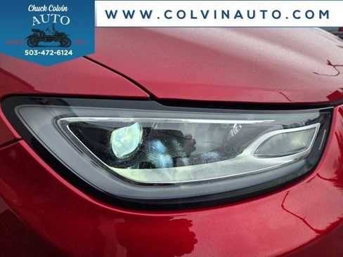 Used 2024 Chrysler Pacifica Touring-L image 14