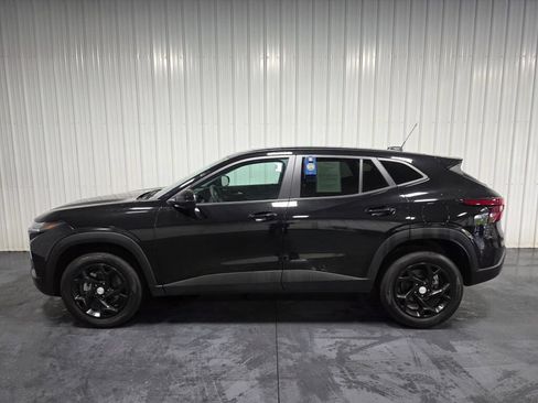 Used 2024 Chevrolet Trax LS w/ LS Convenience Package FWD image 4