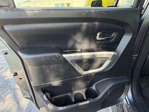 Used 2017 Nissan Titan S AWD/4WD image 18