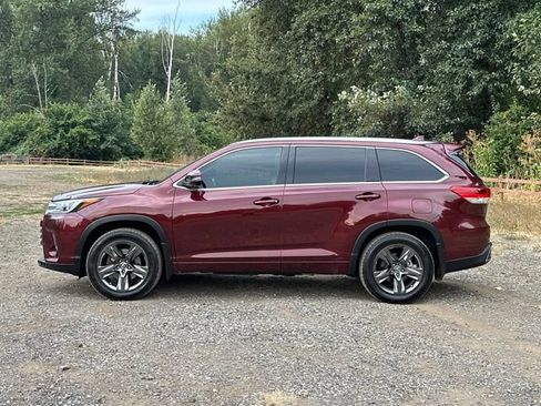 Used 2017 Toyota Highlander Limited Platinum AWD/4WD image 6