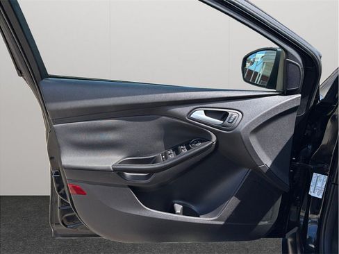 Used 2015 Ford Focus Titanium FWD image 17
