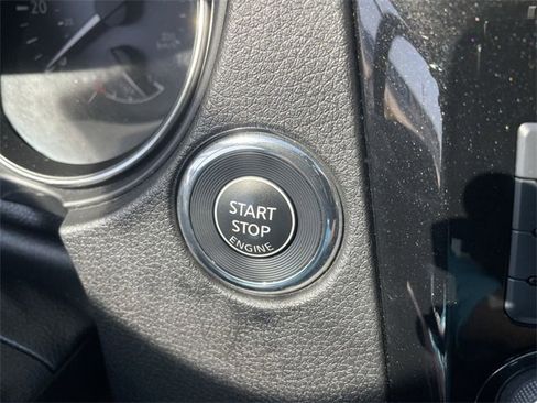 Used 2020 Nissan Rogue SV image 16