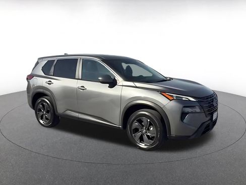 Used 2026 Nissan Rogue SV AWD/4WD image 2