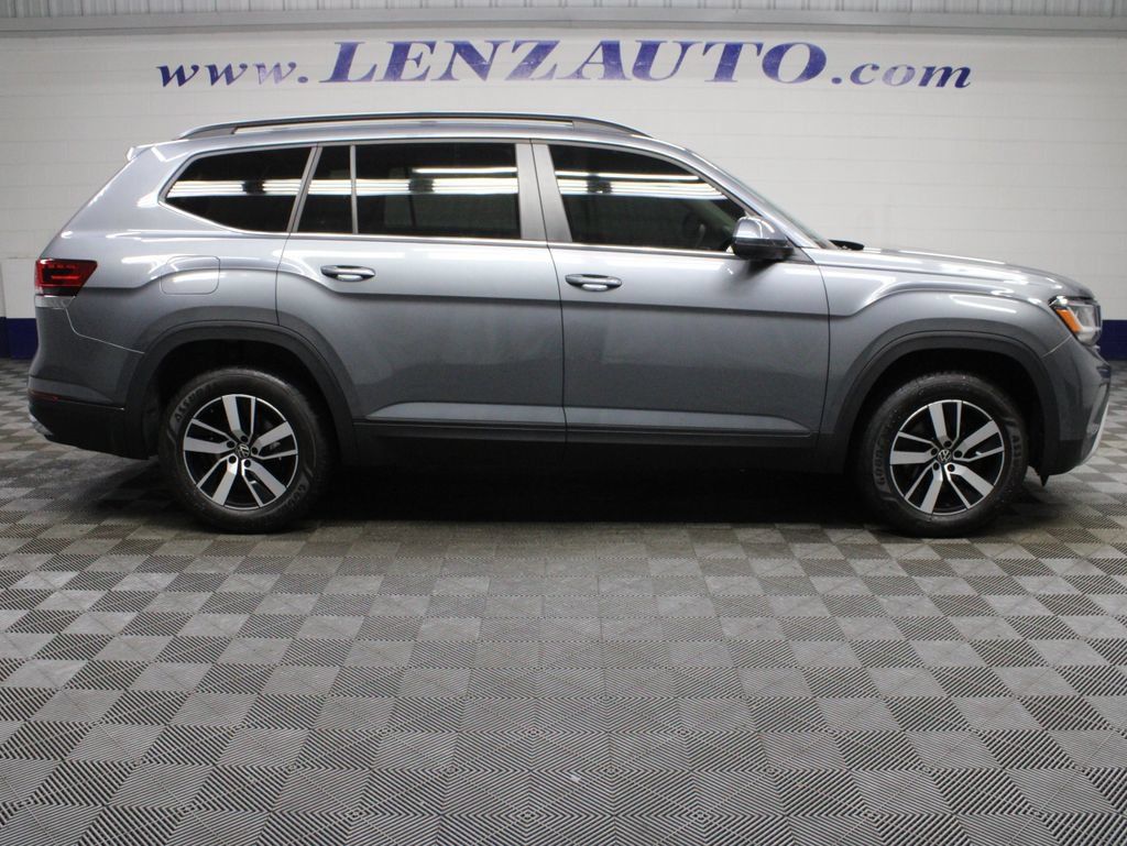 Used 2023 Volkswagen Atlas SE AWD/4WD image 2