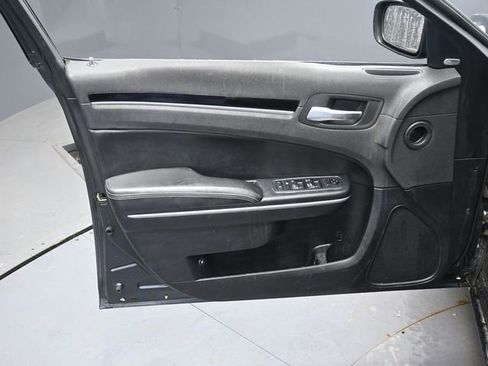 Used 2018 Chrysler 300 S w/ 300S Premium Group image 12