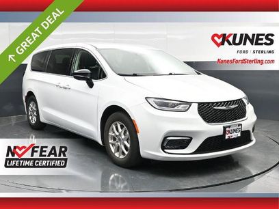Used 2024 Chrysler Pacifica Touring-L
