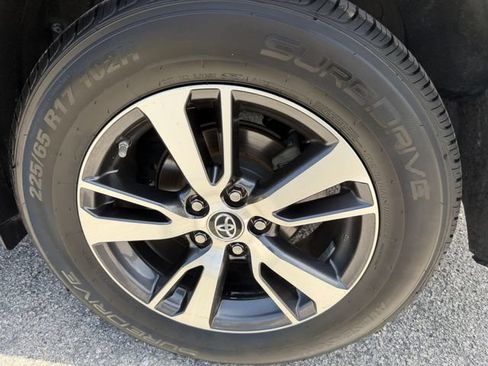Used 2018 Toyota RAV4 XLE FWD image 34