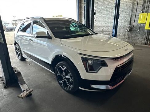 Used 2024 Kia Niro EX Touring FWD image 2