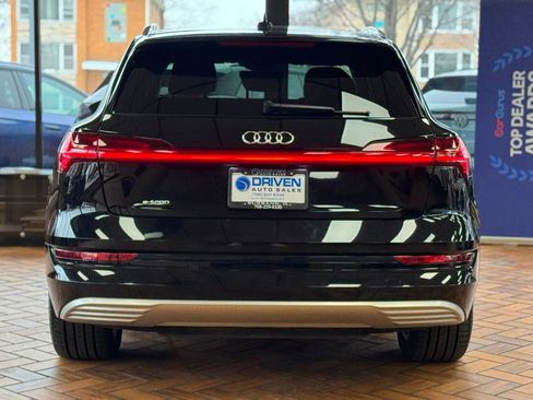 Used 2019 Audi e-tron Prestige w/ Prestige Package image 7
