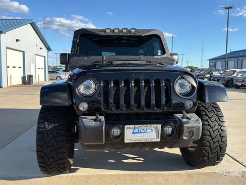 Used 2017 Jeep Wrangler Unlimited Sahara AWD/4WD image 31