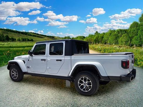 Used 2021 Jeep Gladiator Sport AWD/4WD image 4