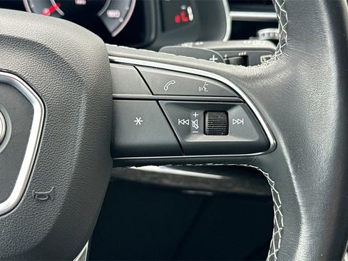Used 2021 Audi Q8 Premium image 30