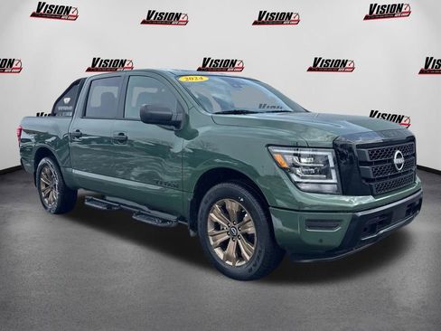 Used 2024 Nissan Titan SV w/ SV Bronze Edition Package RWD image 3