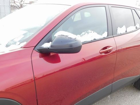 Used 2025 Chevrolet Trax LS image 11