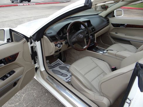Used 2011 Mercedes-Benz E 350 Cabriolet w/ Premium 1 Pkg image 11