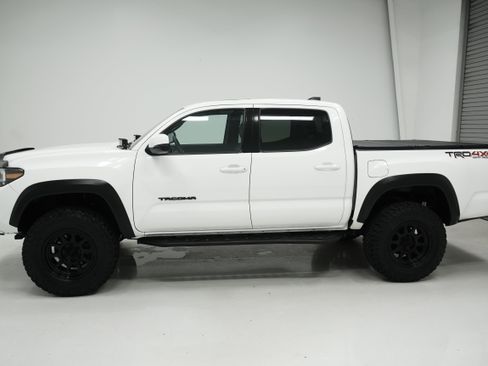 Used 2021 Toyota Tacoma TRD Off-Road w/ TRD Premium Off Road Package AWD/4WD image 6