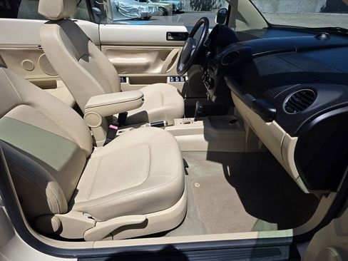 Used 2009 Volkswagen Beetle S image 14