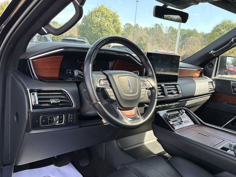 Used 2024 Lincoln Navigator Reserve image 16