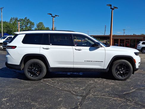 Used 2023 Jeep Grand Cherokee L Laredo AWD/4WD image 25