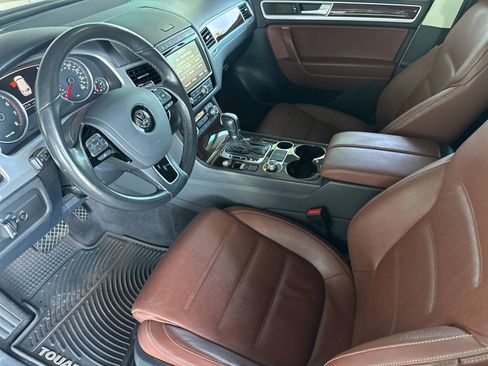 Used 2016 Volkswagen Touareg VR6 AWD/4WD image 10