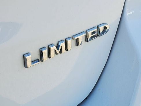Used 2021 Jeep Grand Cherokee Limited AWD/4WD image 32