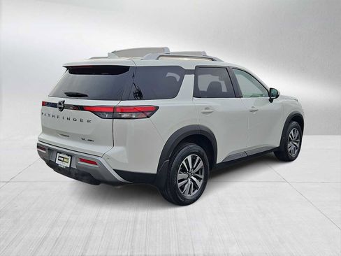 Used 2024 Nissan Pathfinder SL image 16