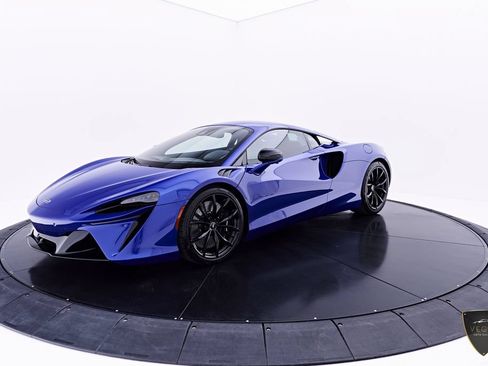 Used 2025 McLaren Artura RWD image 13