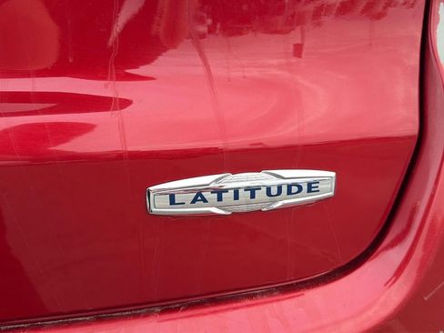 Used 2025 Jeep Compass Latitude image 10