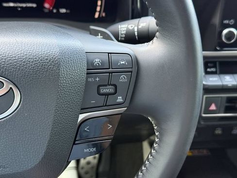 Used 2025 Toyota Camry SE w/ Convenience Package FWD image 30