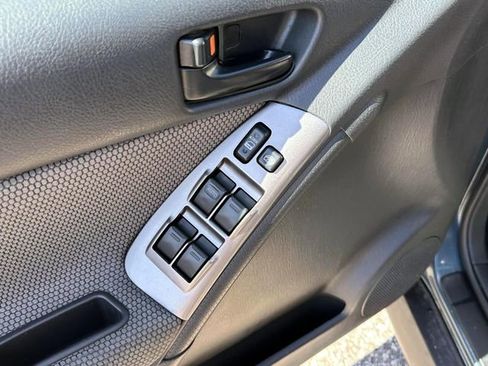 Used 2007 Pontiac Vibe w/ Preferred Package FWD image 14