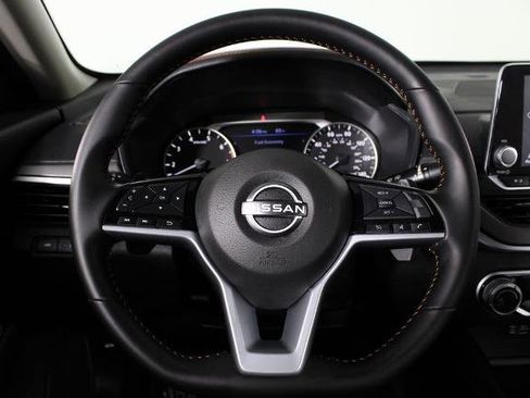 Certified 2025 Nissan Altima 2.5 SR FWD image 25