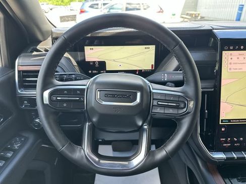 Used 2025 GMC Yukon XL Denali AWD/4WD image 13