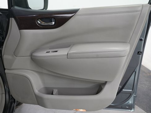 Used 2017 Nissan Quest SV FWD image 11