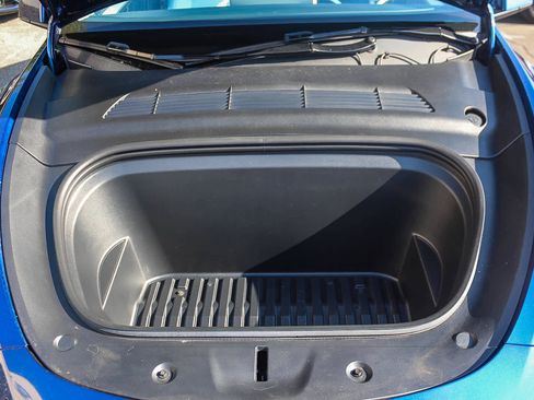Used 2025 Tesla Model Y Long Range RWD image 33