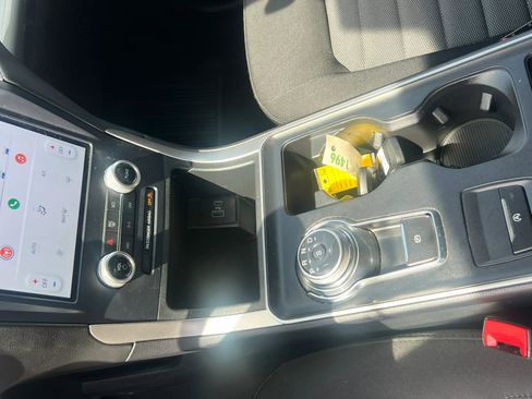 Used 2023 Ford Edge SE image 16