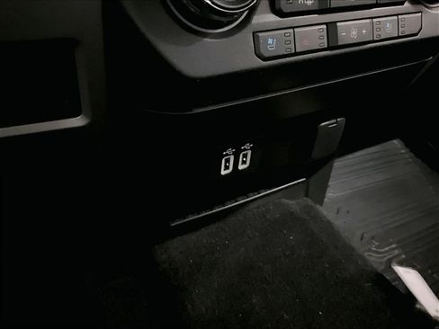 Used 2020 Ford F150 Lariat w/ FX4 Off-Road Package image 34