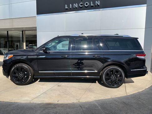 Certified 2024 Lincoln Navigator L Reserve AWD/4WD image 2