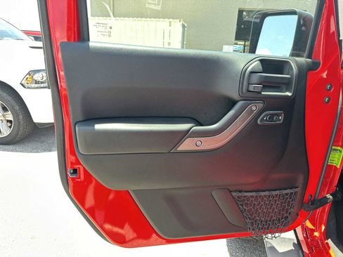 Used 2018 Jeep Wrangler Sport AWD/4WD image 15