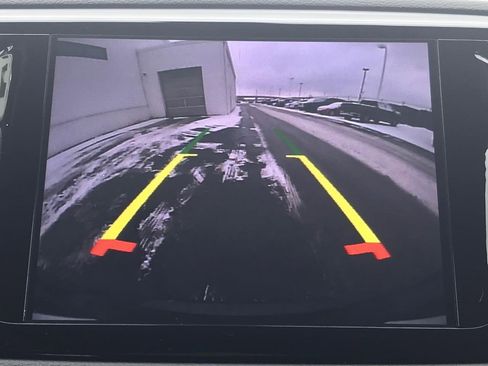 Used 2018 Chrysler Pacifica Touring-L w/ Premium Audio Group image 18