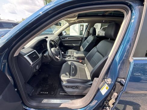 Used 2023 Volkswagen Atlas SE w/ Panoramic Sunroof Package AWD/4WD image 11