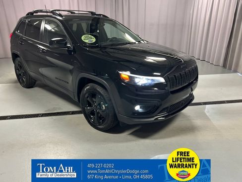 Used 2023 Jeep Cherokee Altitude Lux w/ Mopar Interior Package AWD/4WD image 1