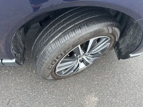 Used 2024 Toyota Venza LE image 10