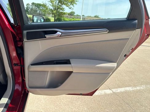 Used 2019 Ford Fusion SE AWD/4WD image 20