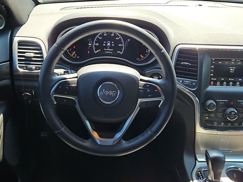 Used 2018 Jeep Grand Cherokee Laredo AWD/4WD image 13