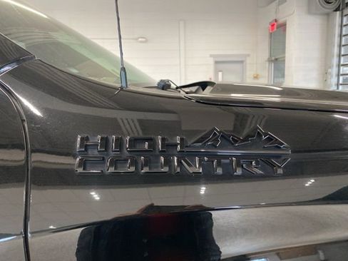 Used 2022 Chevrolet Silverado 1500 High Country w/ High Country Premium Package image 5
