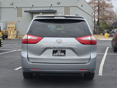 Used 2018 Toyota Sienna XLE Premium image 6