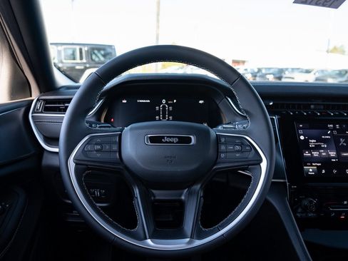 Used 2025 Jeep Grand Cherokee L Laredo RWD image 29