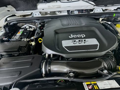 Used 2016 Jeep Wrangler Rubicon w/ Power Convenience Group image 29